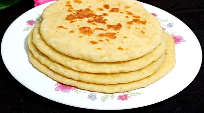 নান, চালের রুটি, লুচি বা পরোটার সাথে নিহারি পরিবেশন করতে পারেন